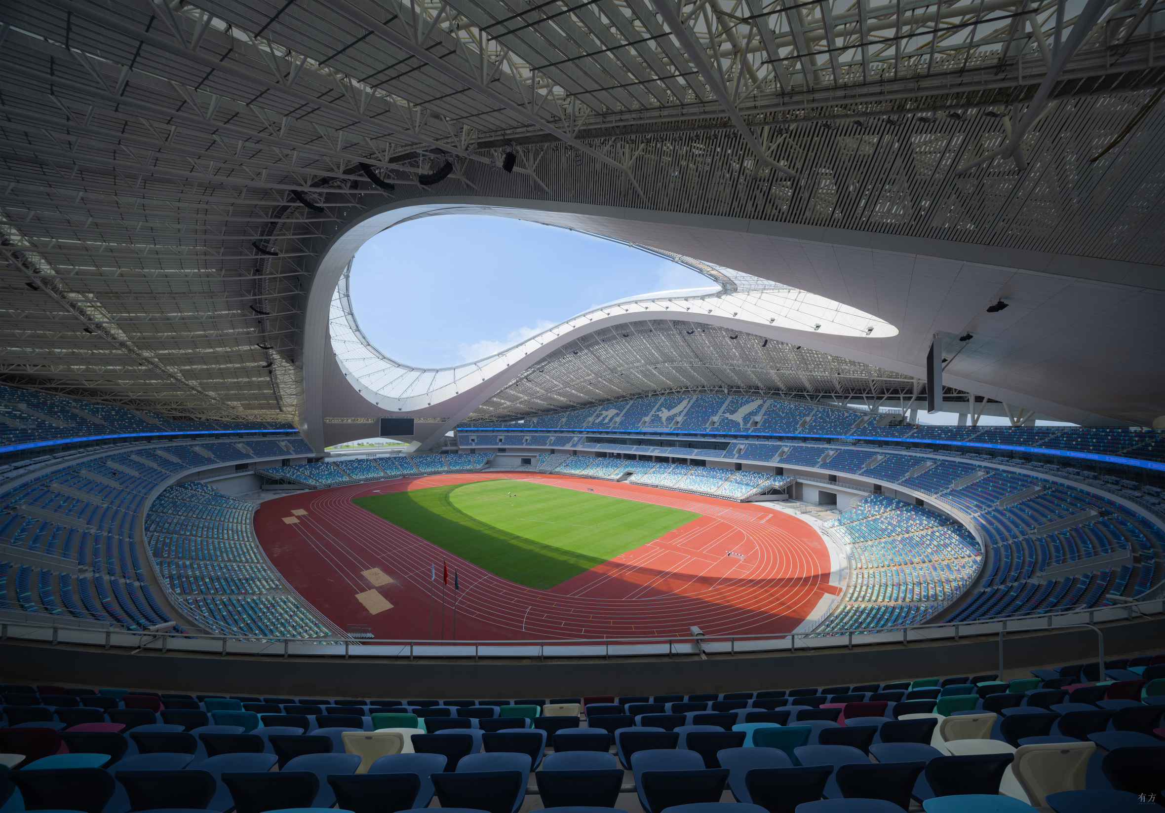 追求保罗，联手詹皇冲冠？湖人操作引爆联盟，字母哥也要加盟？