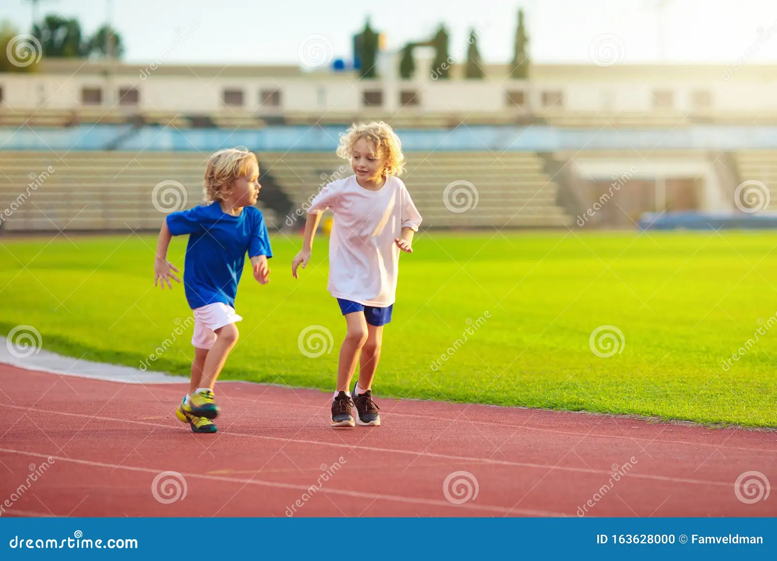 梅西是否参加世界杯？斯卡洛尼：这将由他自己决定